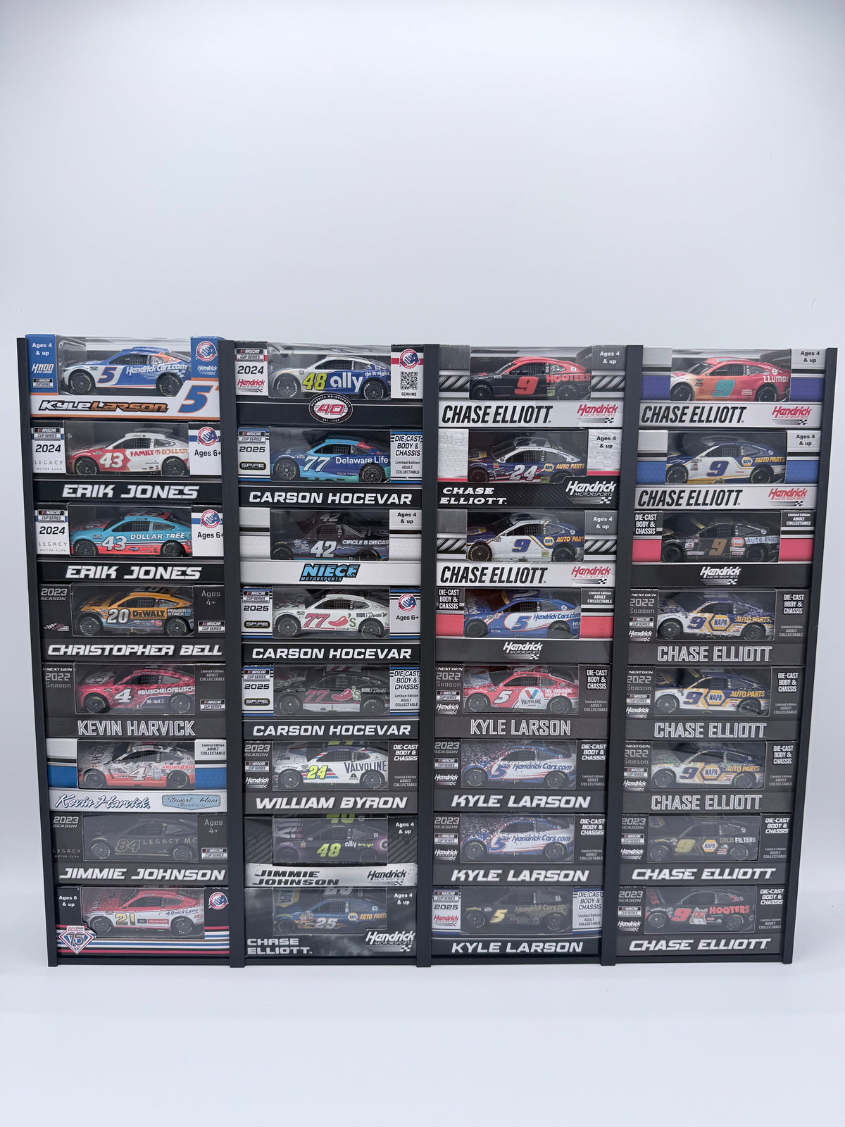 32 Car 1/64 Boxed Lionel Wall Mount Sleeve