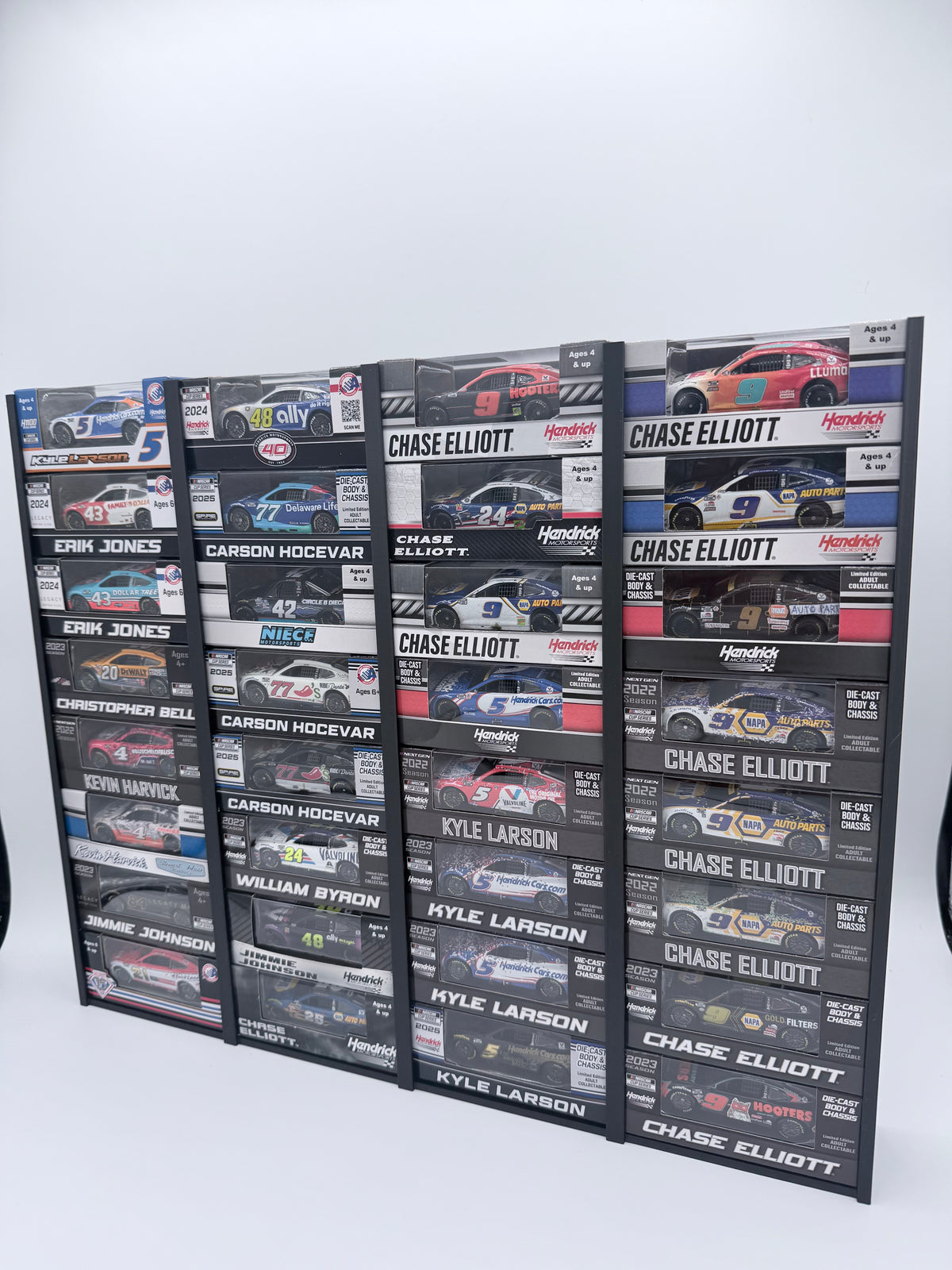 32 Car 1/64 Boxed Lionel Wall Mount Sleeve