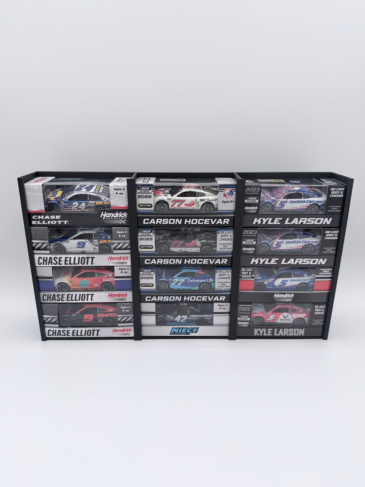 12 Car 1/64 Boxed Lionel Wall Mount Sleeve
